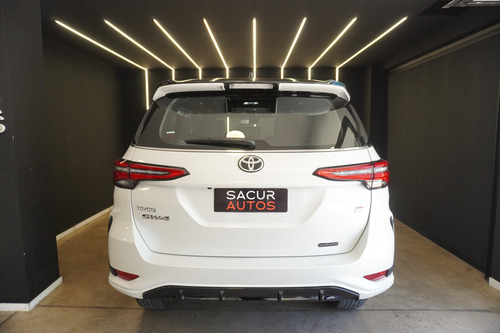 Toyota Hilux SW4 2.8 Tdi Gr-s 4x4 7as 6at 2025