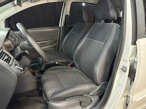 Volkswagen Fox 1.6 HIGHLINE 5P L15 2016