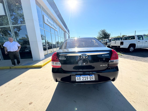 Toyota Etios XLS 1.5 6M/T 2017