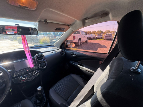 Toyota Etios XLS 1.5 6M/T 2017