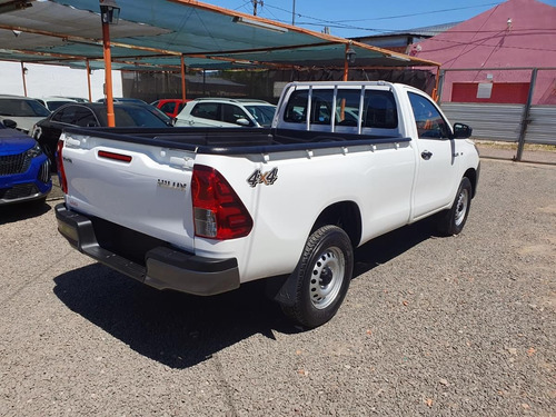 Toyota Hilux 2.8 Cd Srv 177cv 4x2 At 2025
