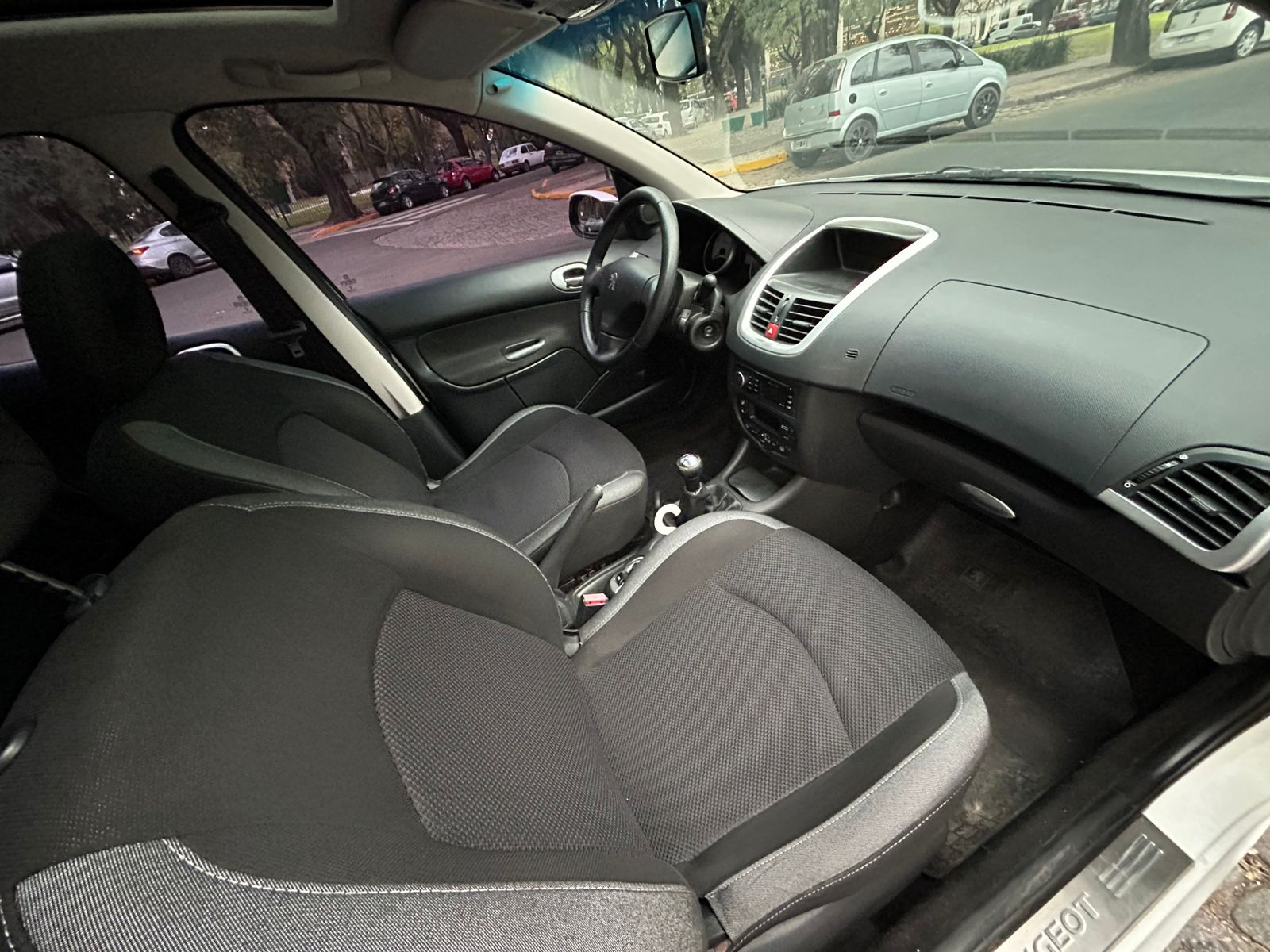 Peugeot 207 XT Feline 1.6 FELINE 2013