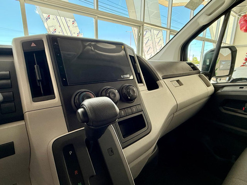 Toyota Hiace 2.8 Tdi Furgón 6at L2h2 3a 5p 2025