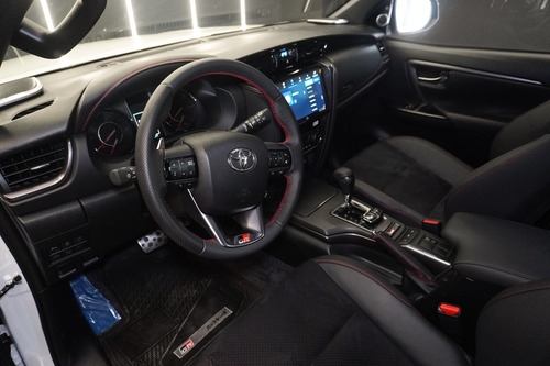 Toyota Hilux SW4 2.8 Tdi Gr-s 4x4 7as 6at 2025