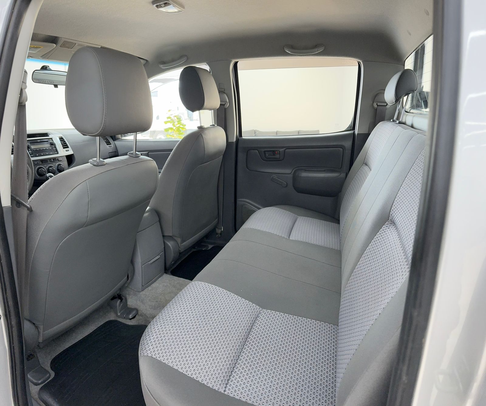 Toyota Hilux DX 2,5 4X4 MT 2012