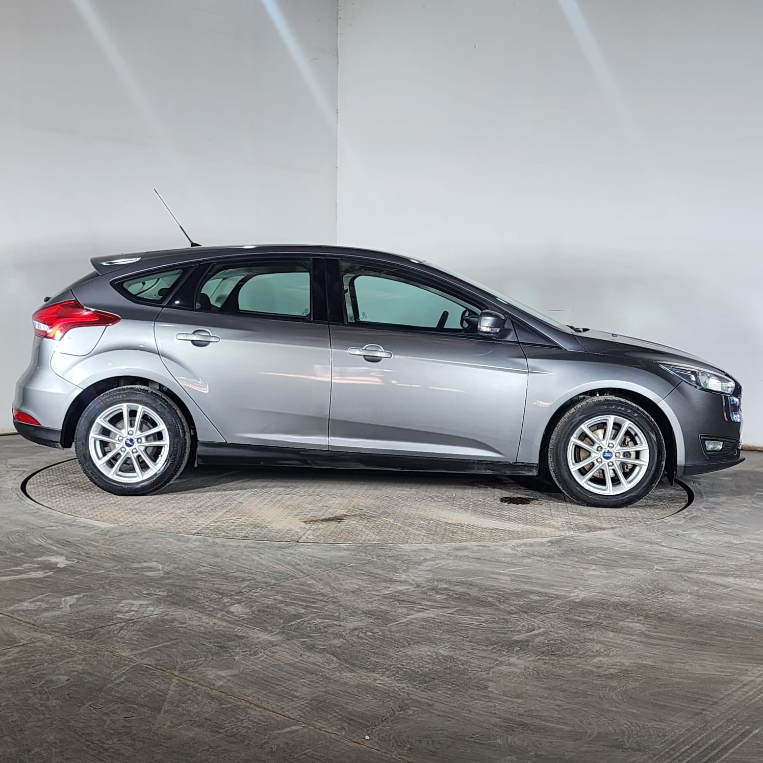 Ford FOCUS 5P 1.6L N MT S 2017