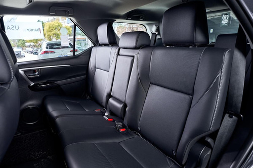 Toyota SW4 2.8 Srx 177cv 4x4 7as At 2025