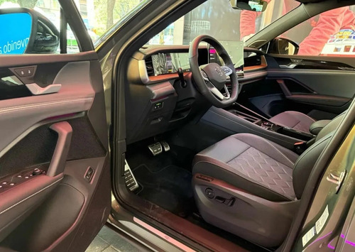 Volkswagen Tiguan VOLKSWAGEN TIGUAN R-LINE 250TSI DSG FC 2025