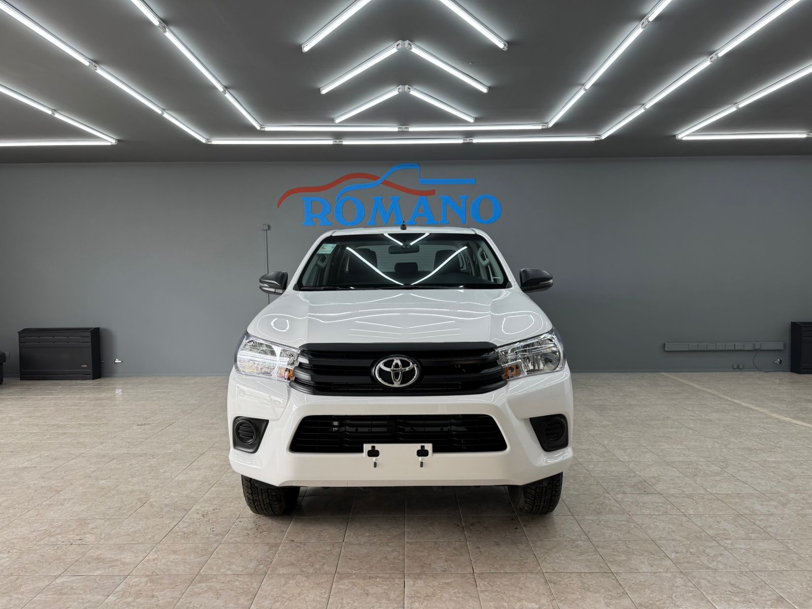 Toyota Hilux DX 4X4 MT 2,4 2024