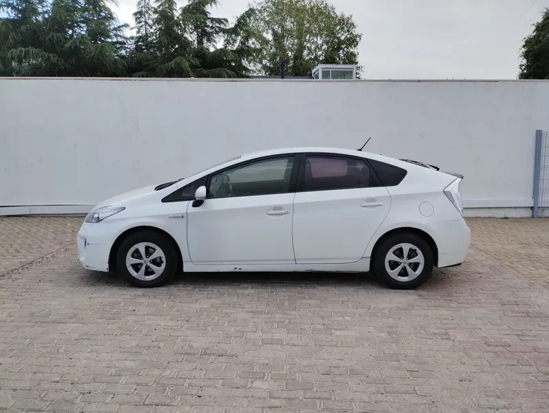 Toyota Prius 1.8 CVT L/12 2013