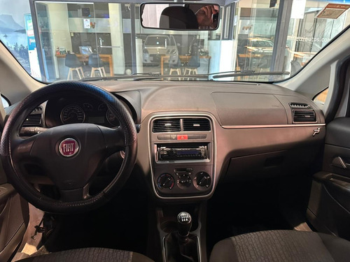 Fiat Punto 1.4 Attractive C/radio Integrada 2011