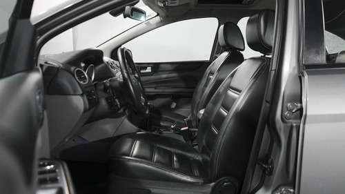 Ford Focus 2 2.0 Ghia Mt 2010