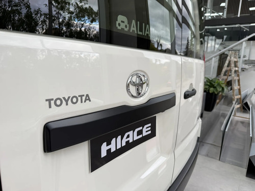 Toyota Hiace 2.8 Tdi Furgón 6At L2H2 3A 5P Nac. 2026
