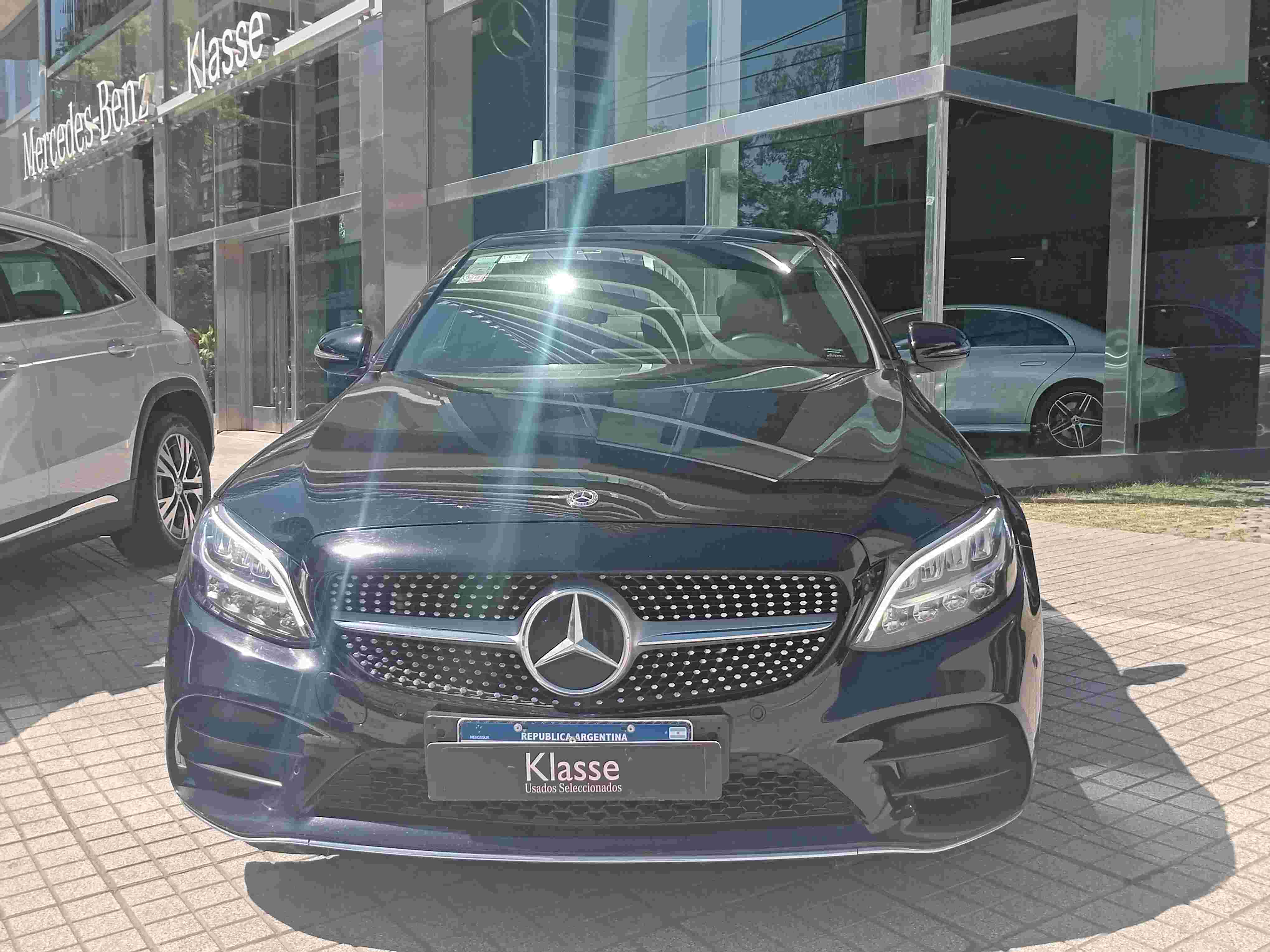 Mercedes-Benz C300 2.0 Sedan AMG line 2019