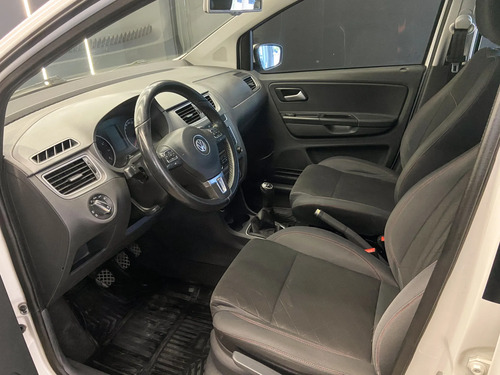 Volkswagen Suran 1.6 Comfortline 101cv 2014