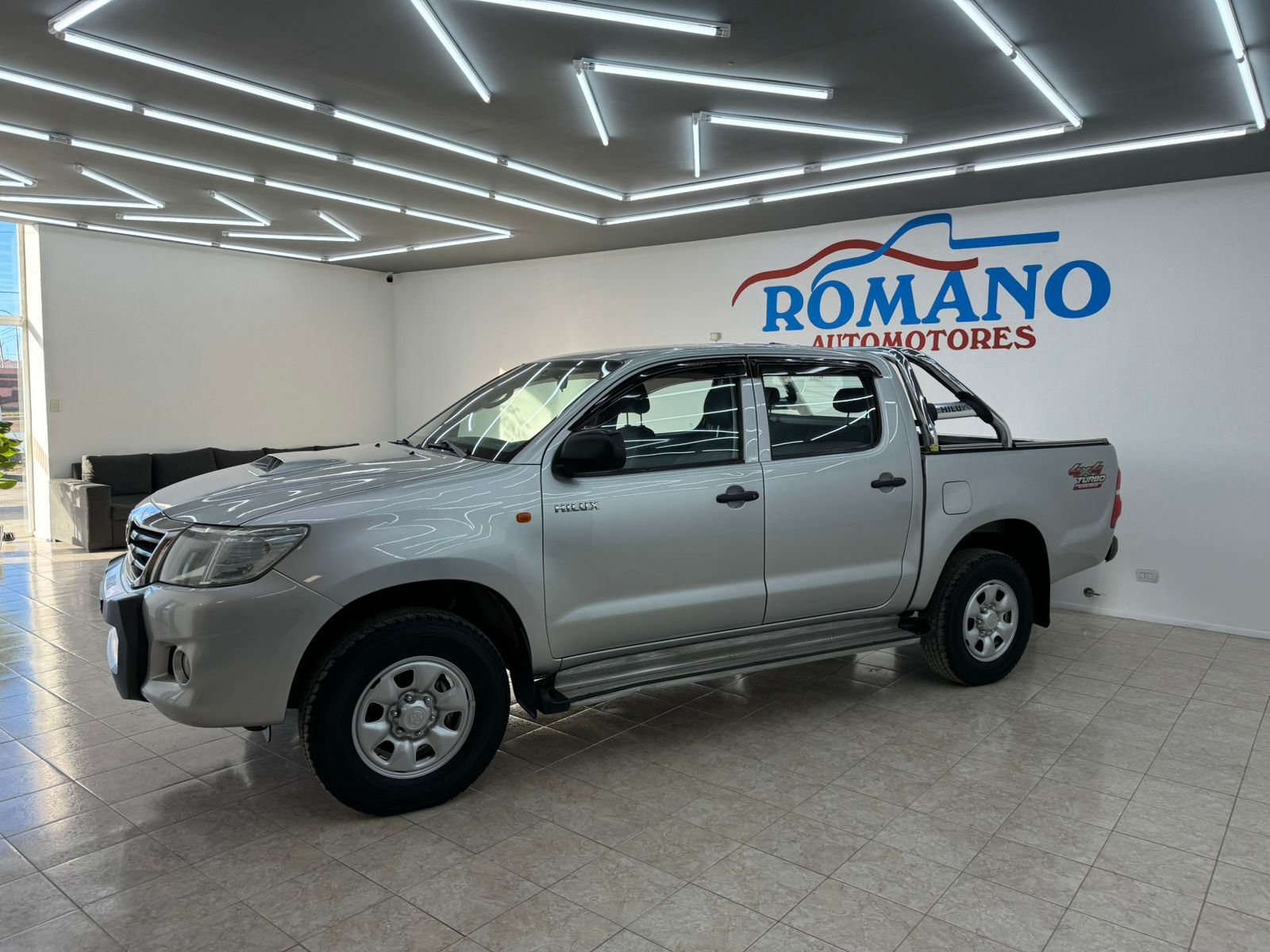 Toyota Hilux DX 2,5 4X4 MT 2012