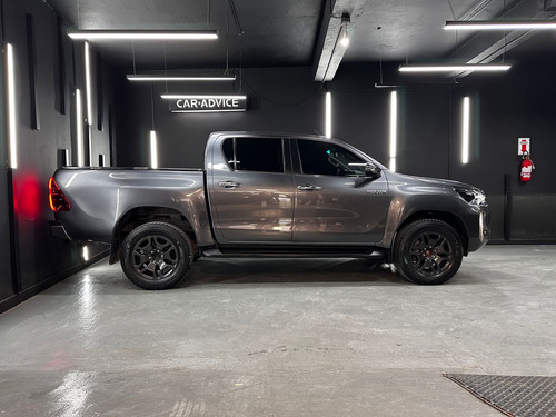 Toyota Hilux 2.8 TDI 4X2 DC SRX AT6 L21 2022