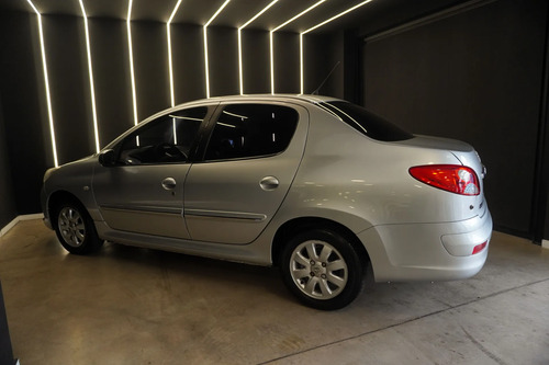 Peugeot 207 Compact 1.4 Sedan Allure 75cv 2013