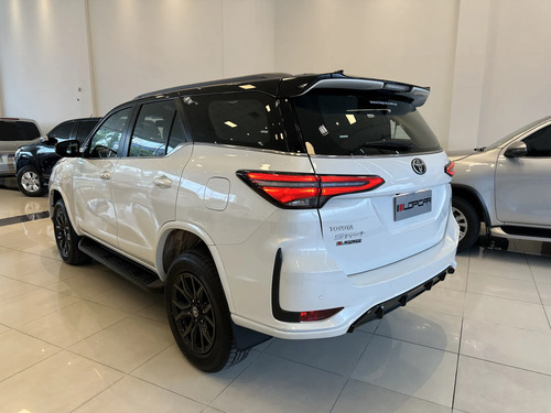 Toyota SW4 2.8 Tdi Gr-s 4x4 7as 6at 2025