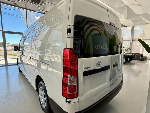 Toyota Hiace 2.8 Tdi Furgón 6at L2h2 3a 5p 2025