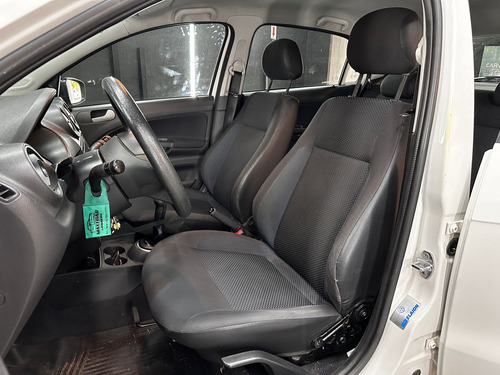 Volkswagen Gol 1.6 TREND 5P L12 2015