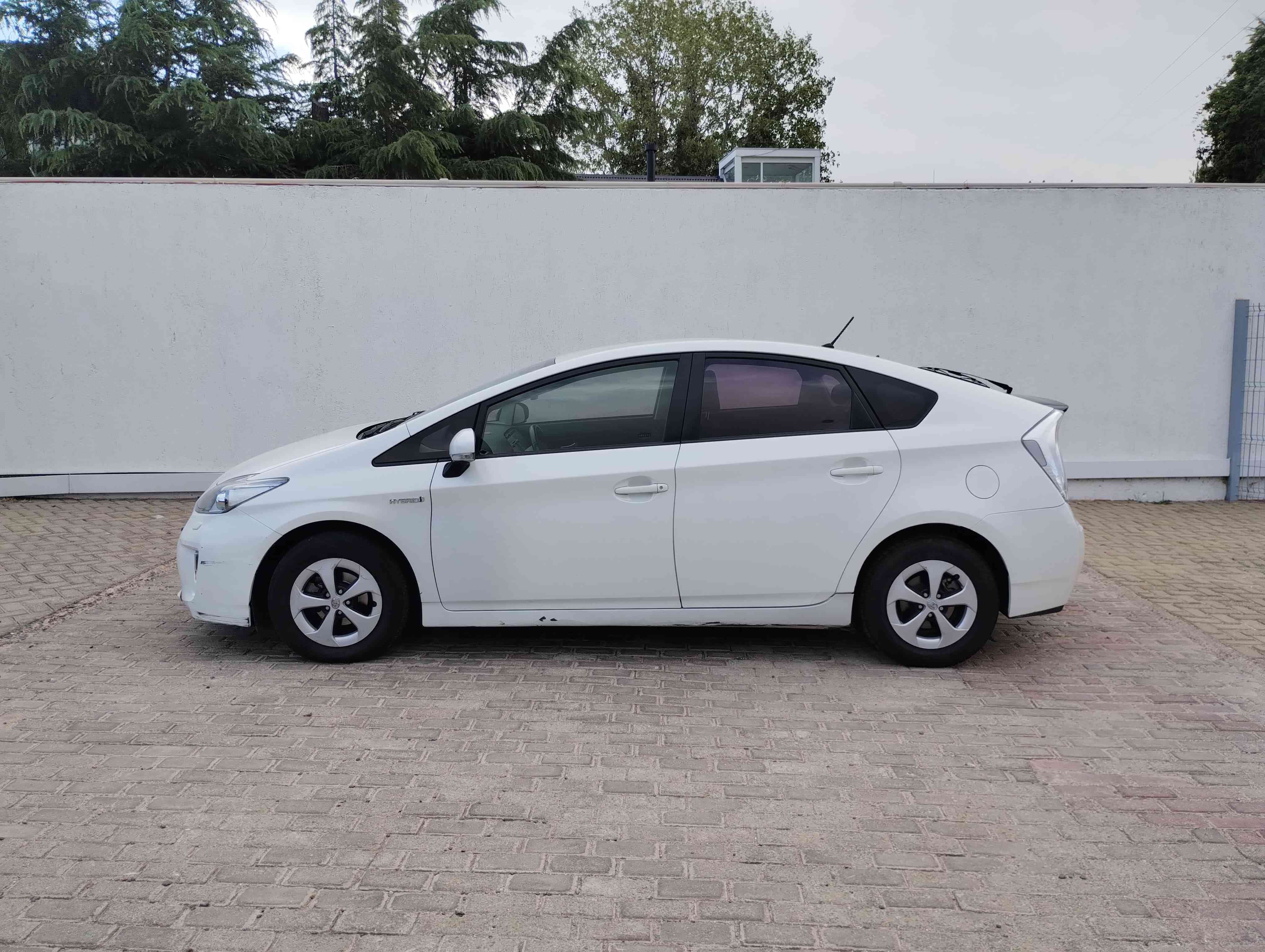 Toyota Prius 1.8 CVT L/12 2013