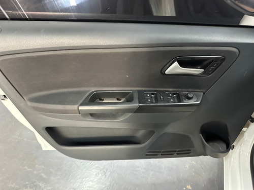 Volkswagen Fox 1.6 HIGHLINE 5P L15 2016