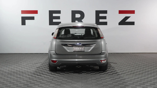 Ford Focus 2 2.0 Ghia Mt 2010