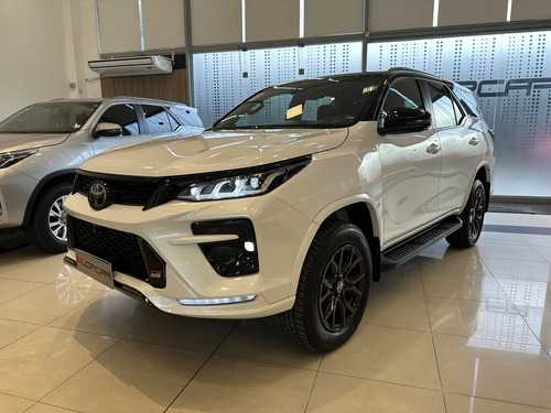 Toyota SW4 2.8 Tdi Gr-s 4x4 7as 6at 2025