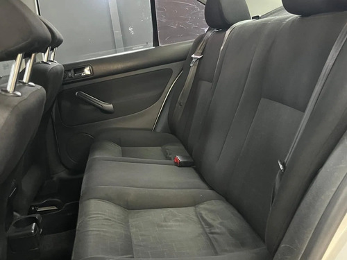 Volkswagen Bora 2.0 MPI TRENDLINE L07 2010