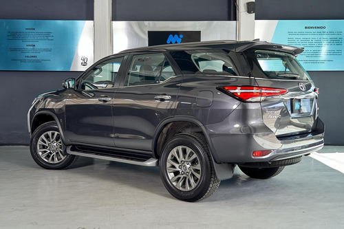 Toyota SW4 2.8 Srx 177cv 4x4 7as At 2025