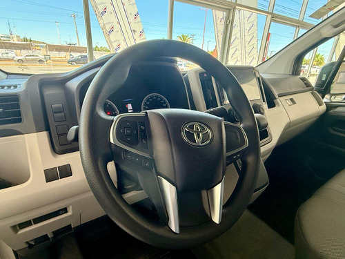 Toyota Hiace 2.8 Tdi Furgón 6at L2h2 3a 5p 2025