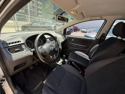 Volkswagen Suran 1.6 Highline 101cv 11c 2012