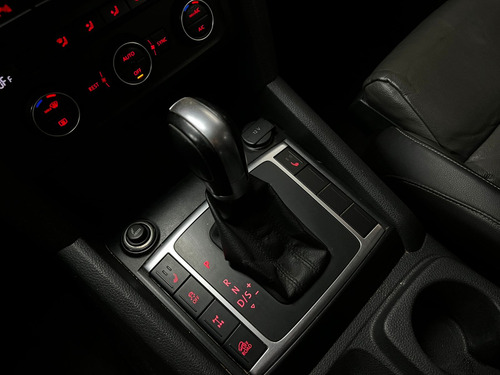 Volkswagen Amarok 2.0 TD 180HP 4X2 DC HIGHLINE AT L17 2018