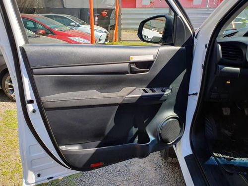 Toyota Hilux 2.8 Cd Srv 177cv 4x2 At 2025