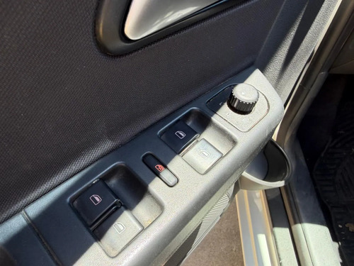 Volkswagen Suran 1.6 Highline 101cv 11c 2012