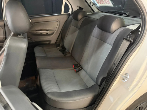 Volkswagen Gol 1.6 TREND 5P L12 2012