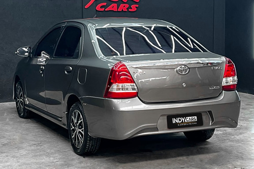 Toyota Etios 1.6 Sedan XLS 2018