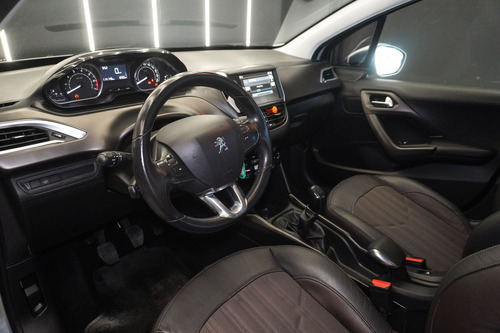 Peugeot 2008 1.6 Feline 2017