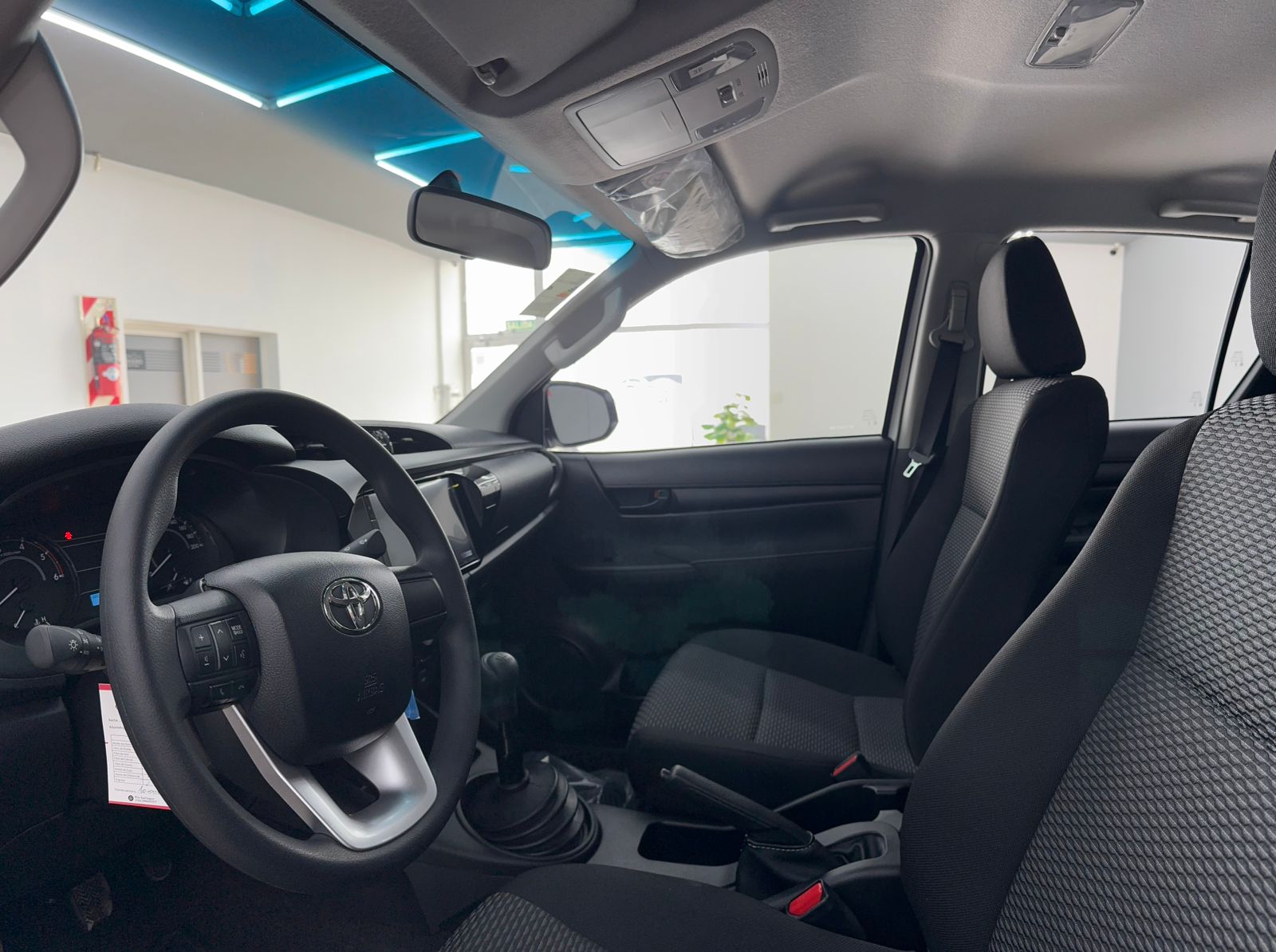 Toyota Hilux DX 4X4 MT 2,4 2024