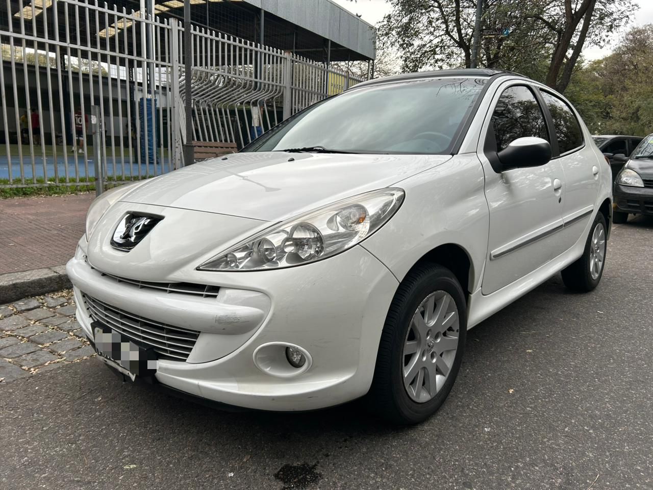 Peugeot 207 XT Feline 1.6 FELINE 2013