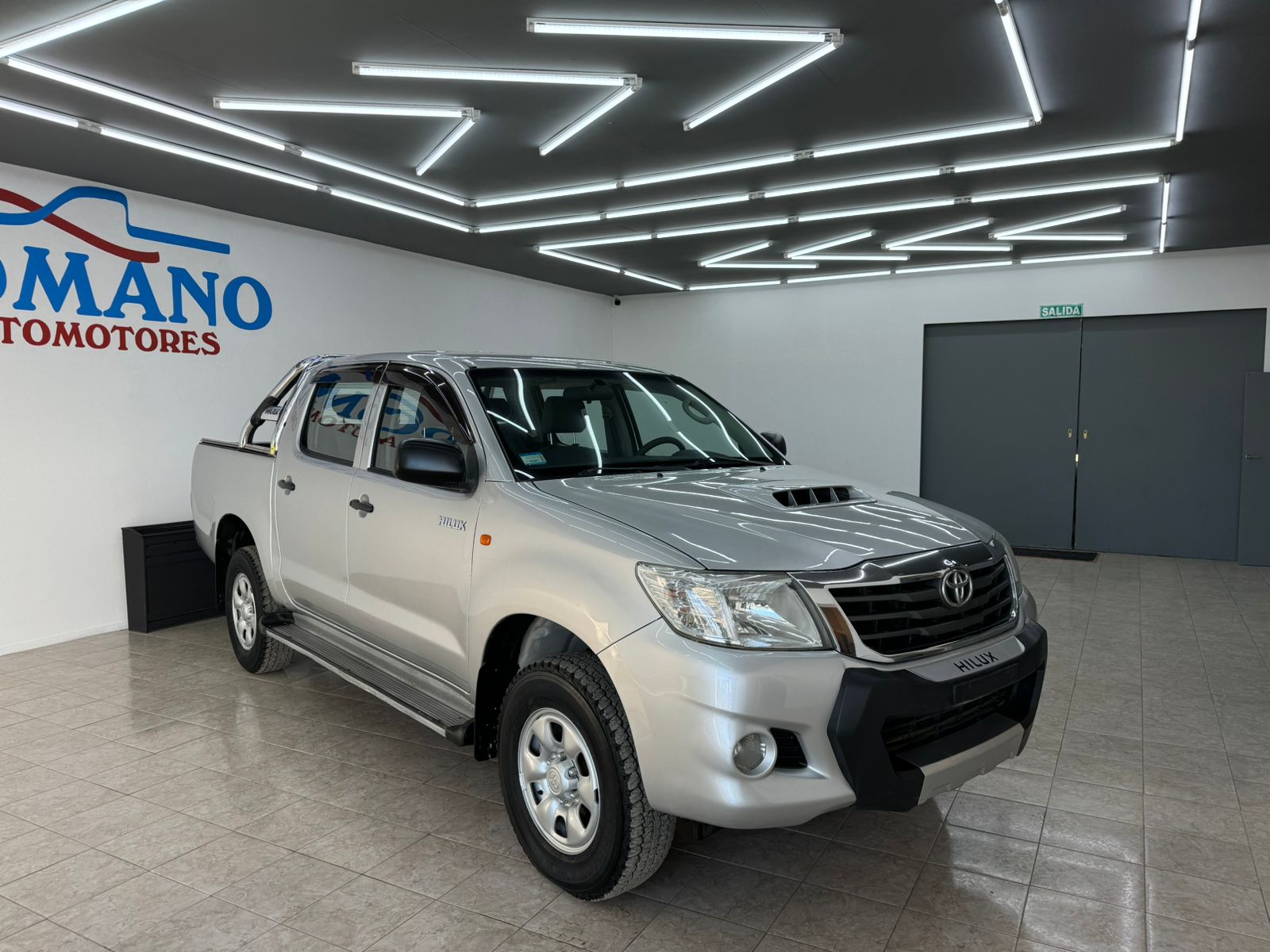 Toyota Hilux DX 2,5 4X4 MT 2012