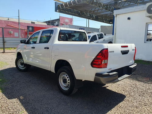 Toyota Hilux 2.8 Cd Srv 177cv 4x2 At 2025