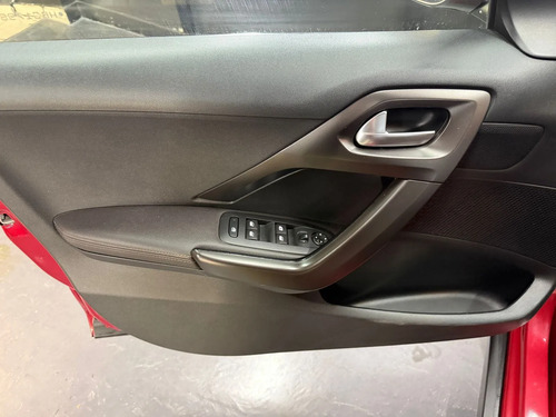 Peugeot 2008 1.6 FELINE L16 2016