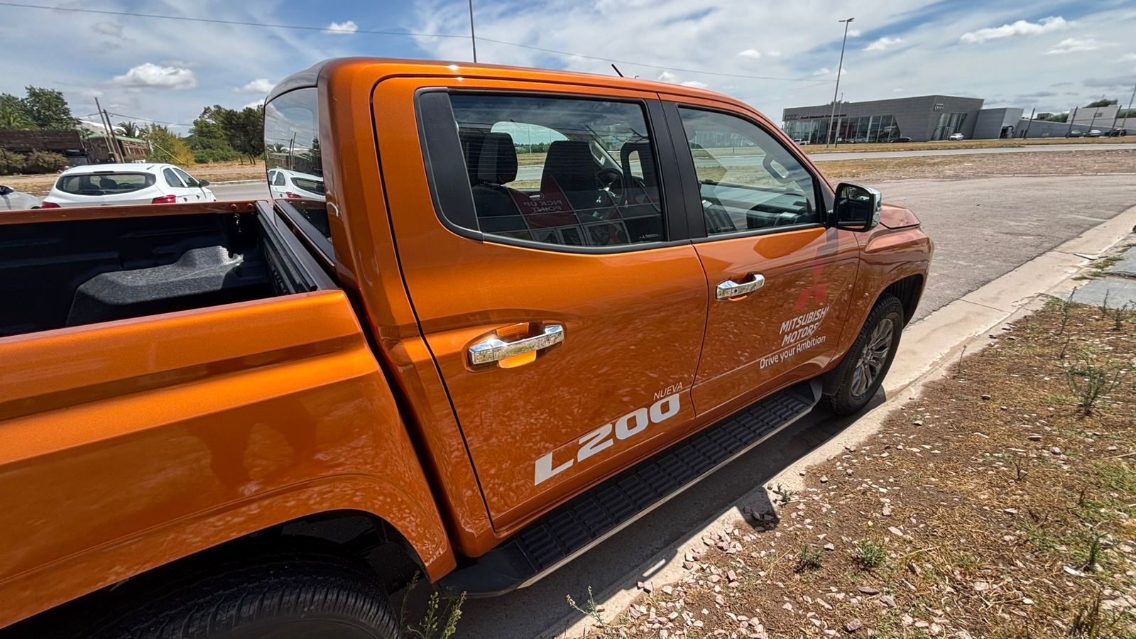 L200 2.4L GLS 6AT 4WD Full 2026