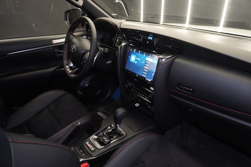 Toyota Hilux SW4 2.8 Tdi Gr-s 4x4 7as 6at 2025