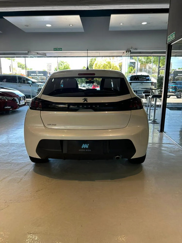 Peugeot 208 Allure Tiptronic 1.6L 2022