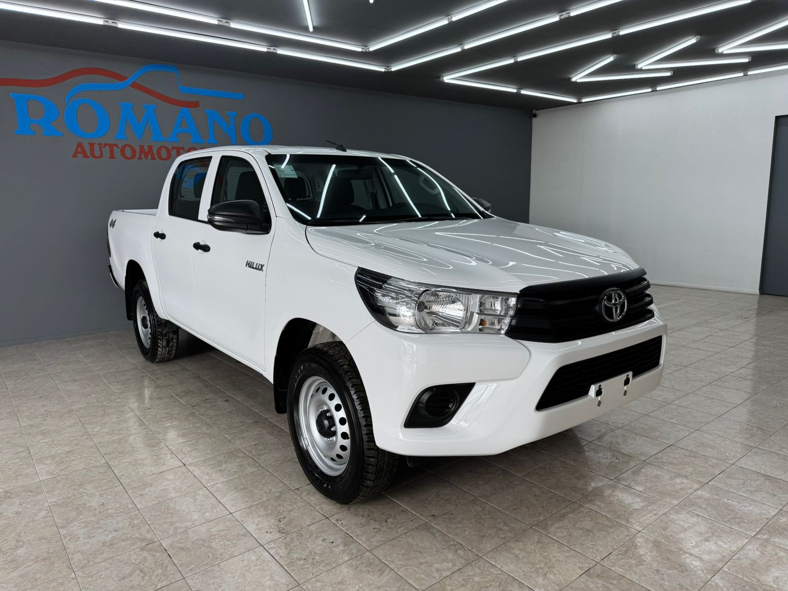 Toyota Hilux DX 4X4 MT 2,4 2024