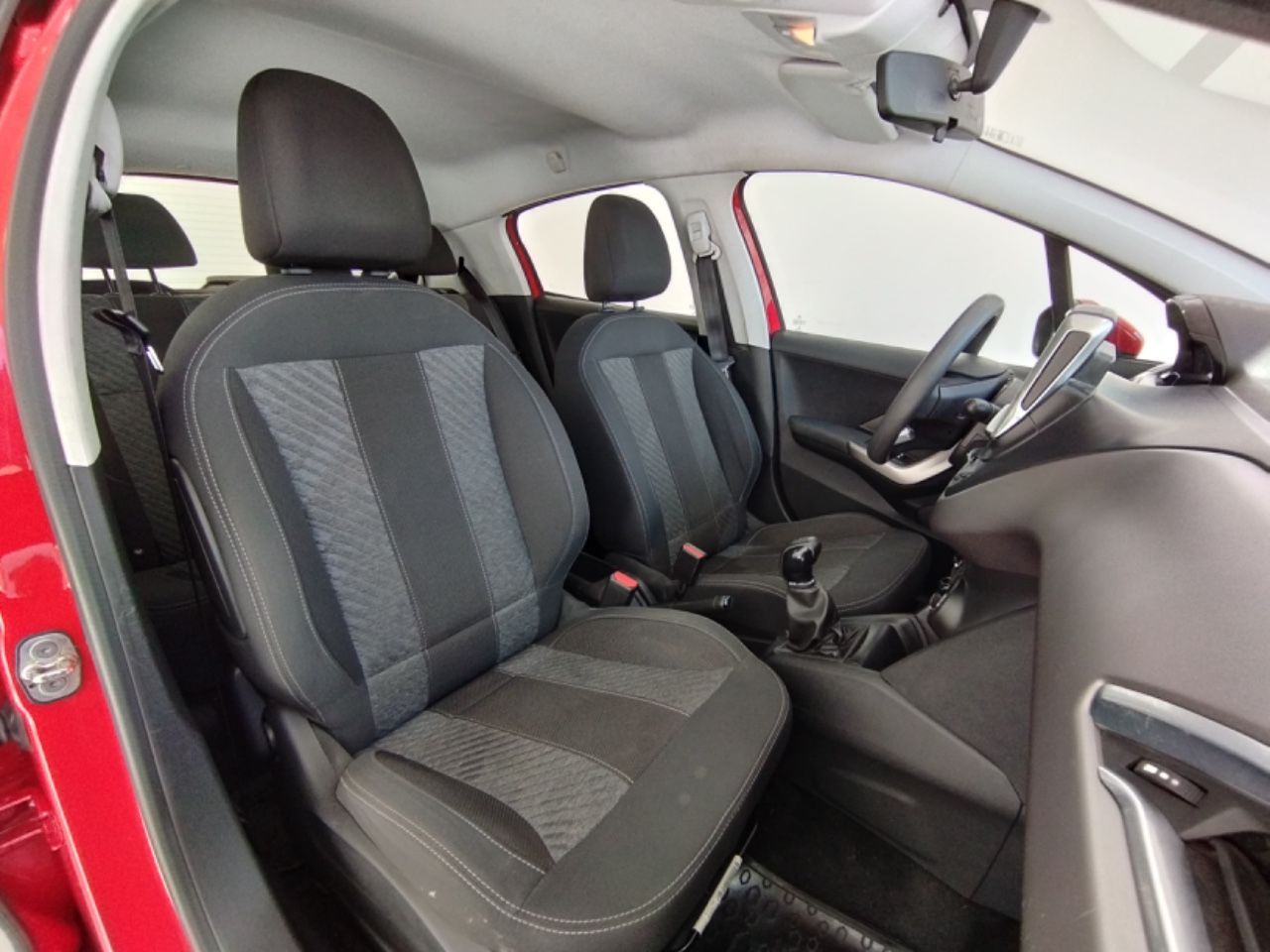 Peugeot 208 1.6 5ptas Allure 2018