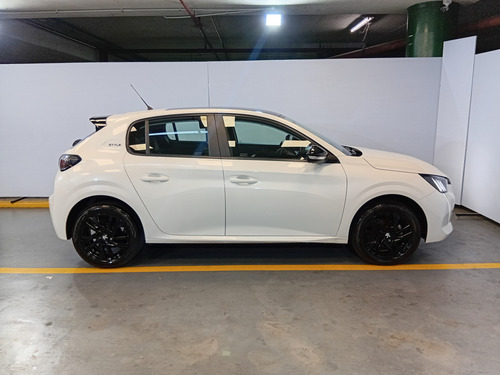 Peugeot 208 L/23 1.6 Style Tiptronic 2023